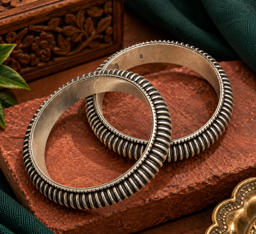 Ribbed Heritage Silver Bangle